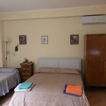 Cozy Apartment By The Sea Acireale Extérieur photo