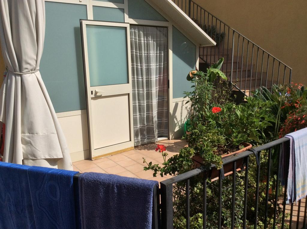 Cozy Apartment By The Sea Acireale Extérieur photo